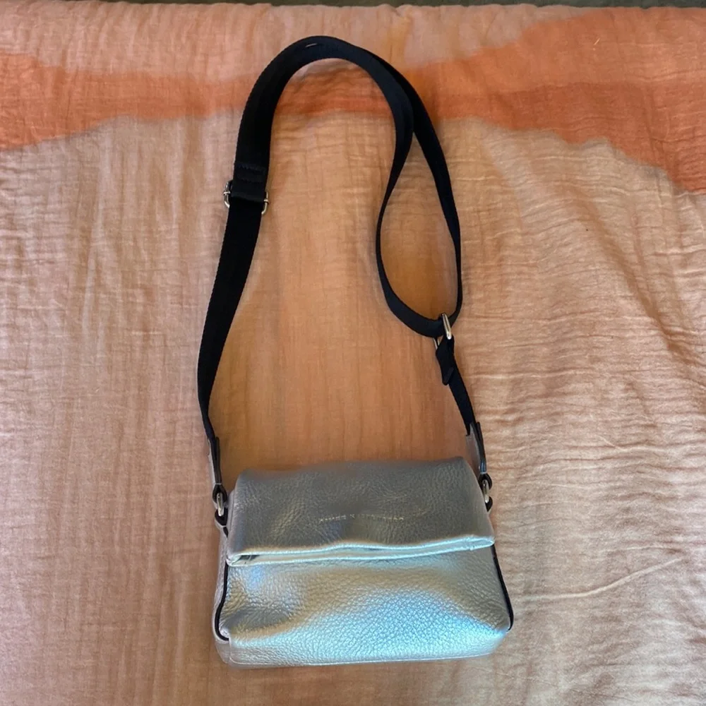 COPY - Aimee Kestenberg Leather Silver Crossbody bag (New!) - Picture 2 of 6